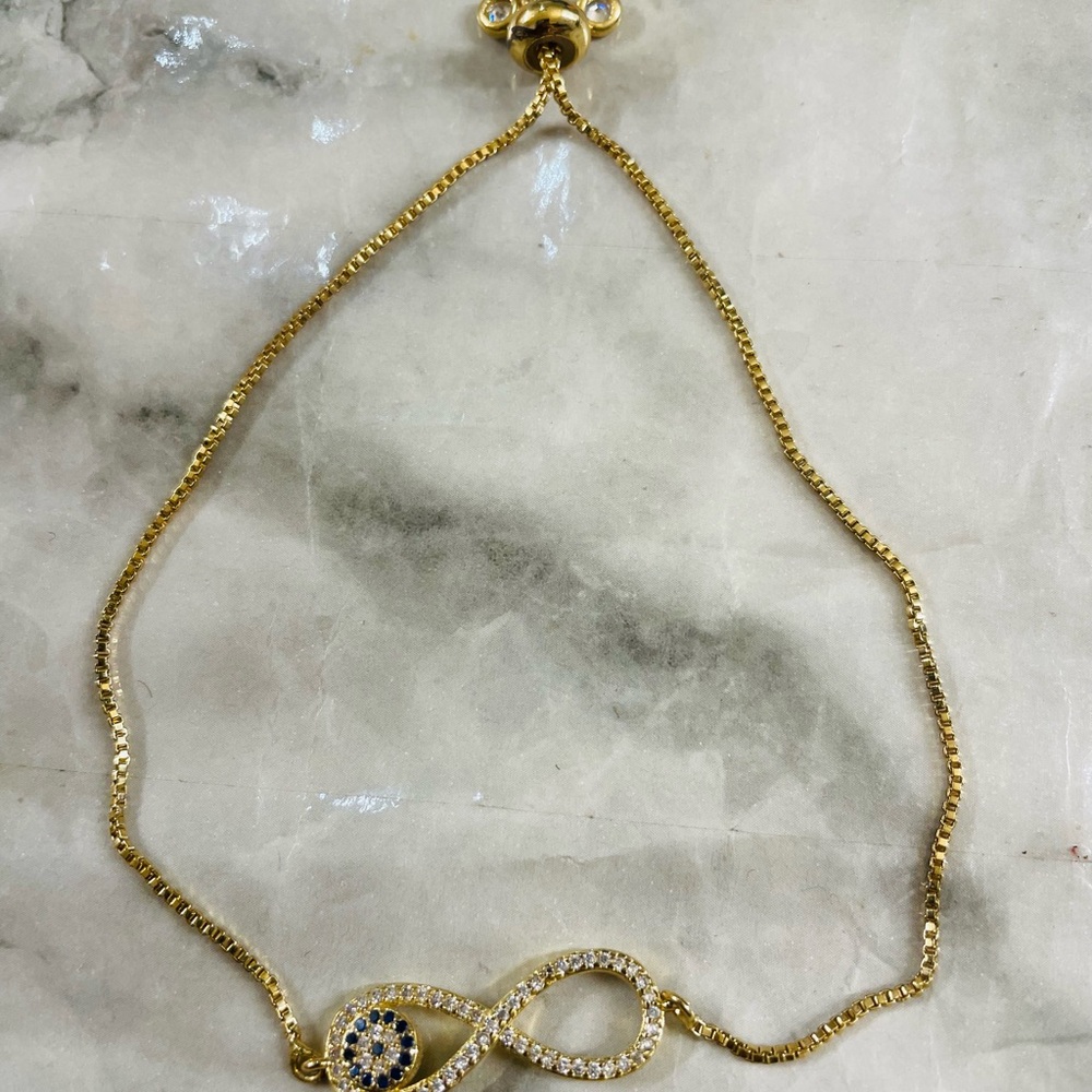 9.5in Oro laminado 18K Gold Infinity Evil Eye Bracelet w/ Clear and Black Stone - Picture 4 of 4